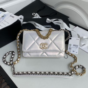 AP0957 Chanel 19 Wallet On Chain